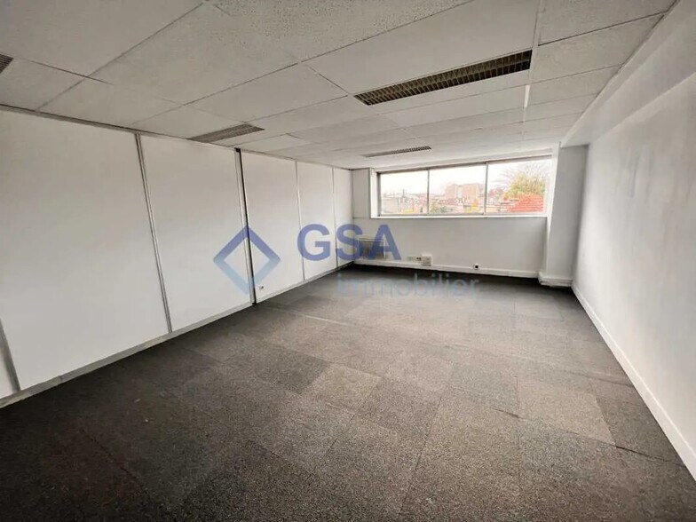 Bureau dans Corbeil-Essonnes à louer - Photo de l’immeuble – Image 3 sur 8