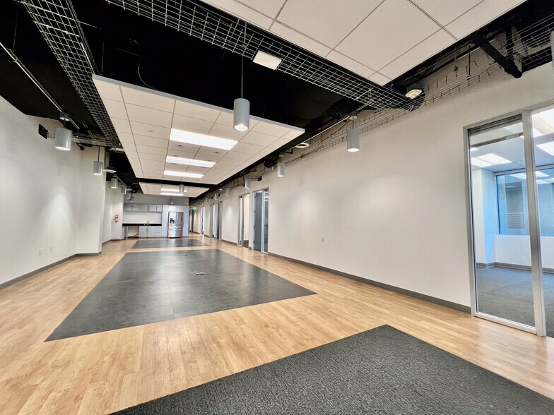 250 E Olive Ave, Burbank, CA à louer - Photo intérieure – Image 3 sur 23