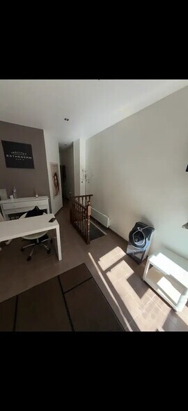 Local commercial dans Paris à louer - Photo de l’immeuble – Image 1 sur 6