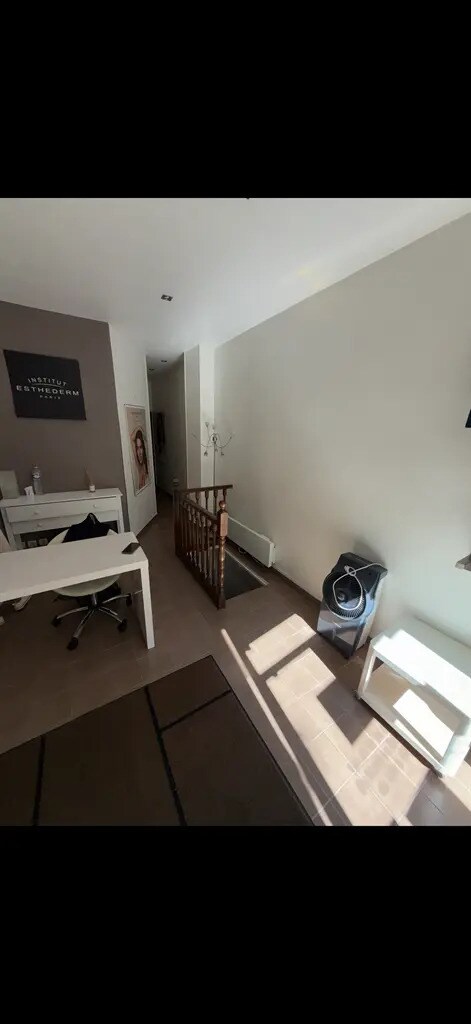 Local commercial dans Paris à louer Photo de l’immeuble– Image 1 sur 7