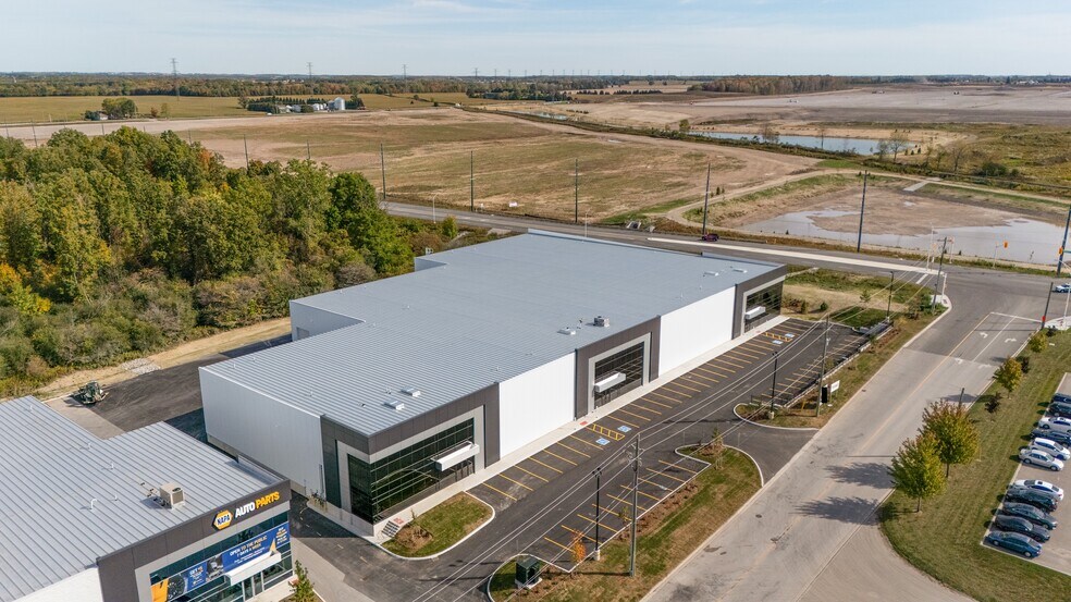 155 Dennis Rd, St Thomas, ON à louer - Photo de l’immeuble – Image 2 sur 21