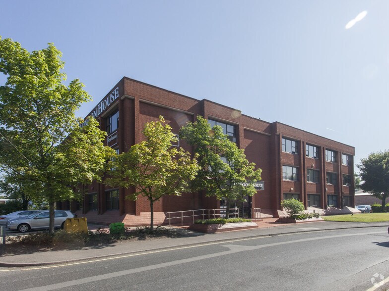 First Ave, Poynton à louer - Photo de l’immeuble – Image 1 sur 4