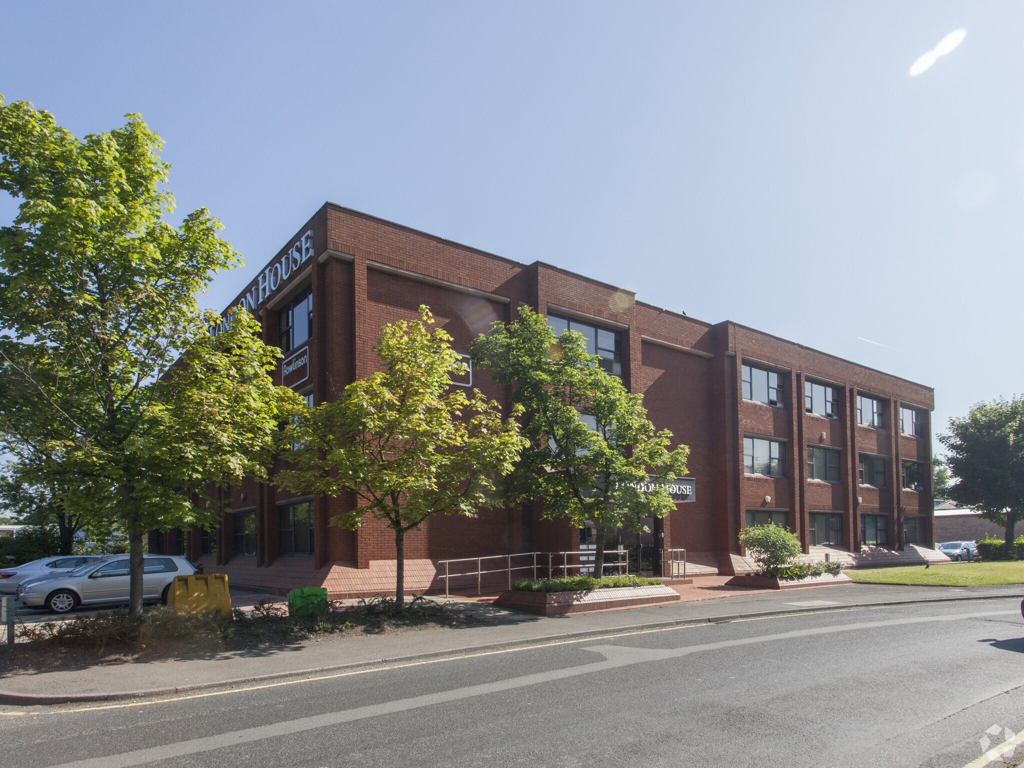 First Ave, Stockport à louer Photo principale– Image 1 sur 3