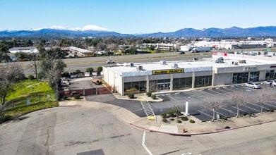 2686 Hilltop Dr, Redding, CA à louer Photo de l’immeuble– Image 1 sur 1