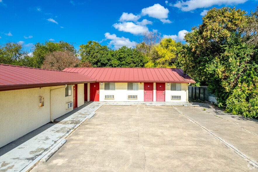 3257 SW Military Dr, San Antonio, TX à vendre - Photo de l’immeuble – Image 3 sur 7