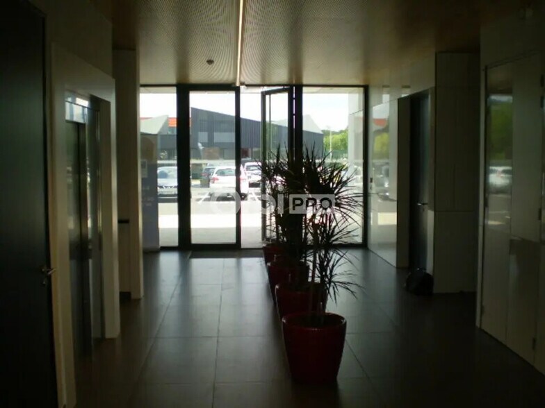 Bureau dans Bezannes à louer - Photo de l’immeuble – Image 3 sur 4