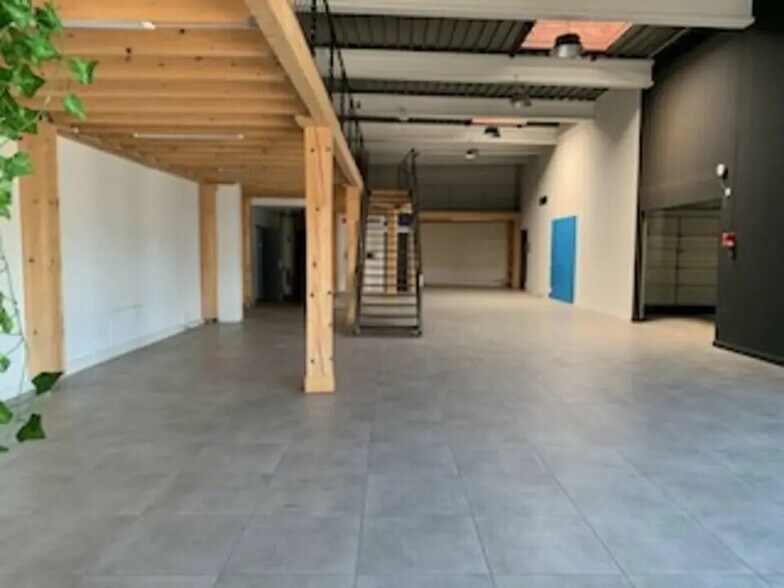 Local commercial dans Le Pontet à louer - Photo de l’immeuble – Image 2 sur 5