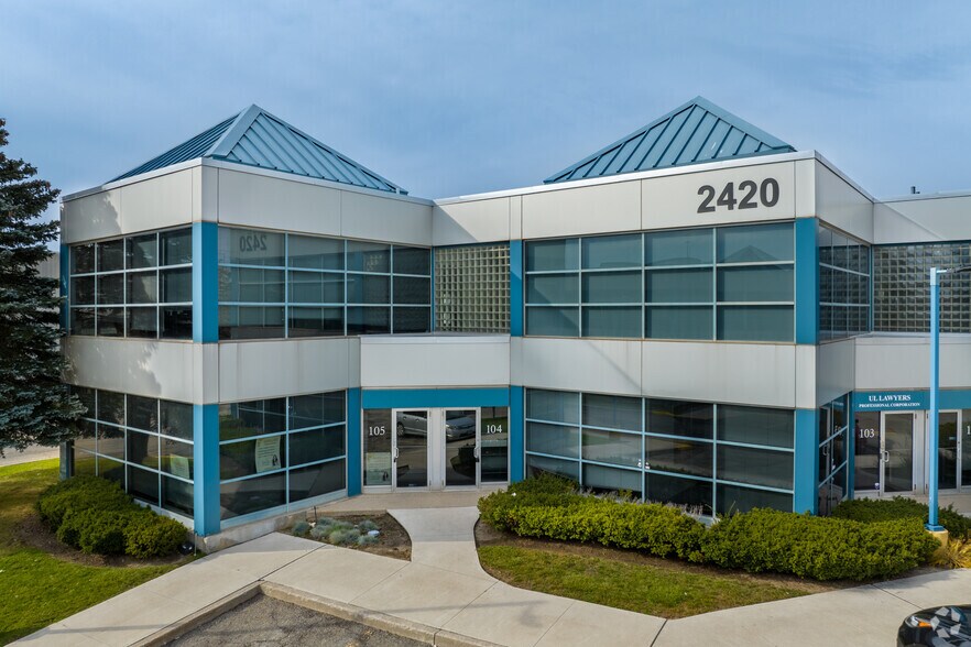 2420 Meadowpine Blvd, Mississauga, ON à louer - Photo de l’immeuble – Image 2 sur 4