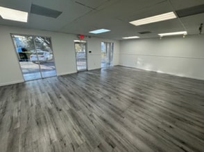 8001 W 26th Ave, Hialeah, FL à louer Photo intérieure– Image 1 sur 9