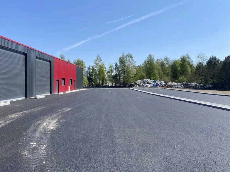 432 Rue André Marie Ampère, Saint-Jean-d'Illac à louer - Photo de l’immeuble – Image 2 sur 8