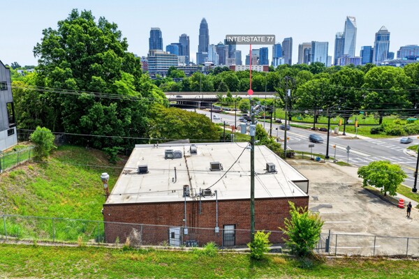 1416 W Trade St, Charlotte, NC à vendre - Photo de l’immeuble – Image 2 sur 26