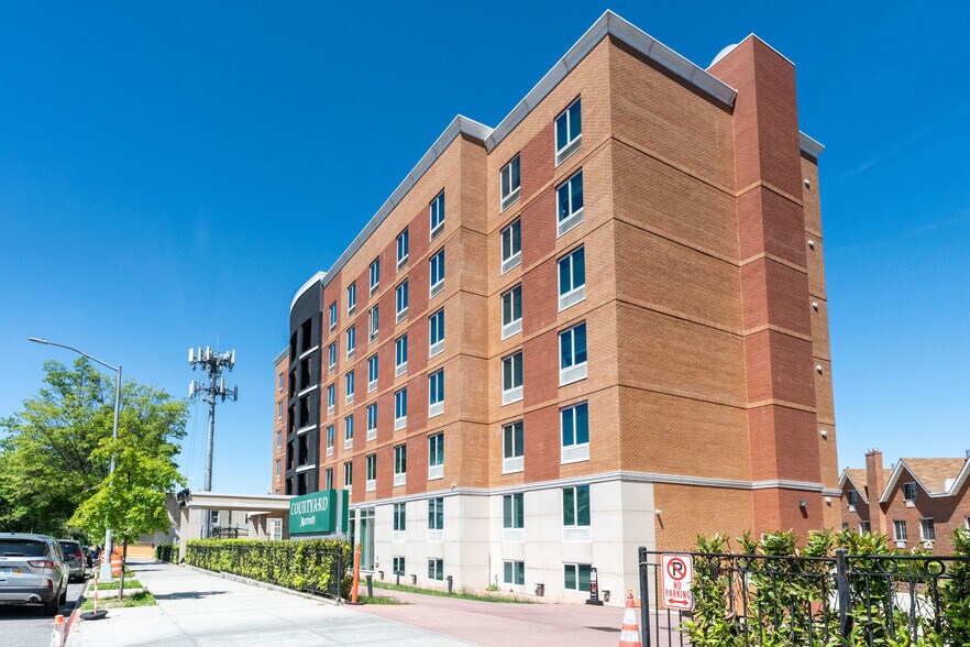 183-15 Horace Harding Expy, Fresh Meadows, NY à vendre - Photo de l’immeuble – Image 3 sur 50