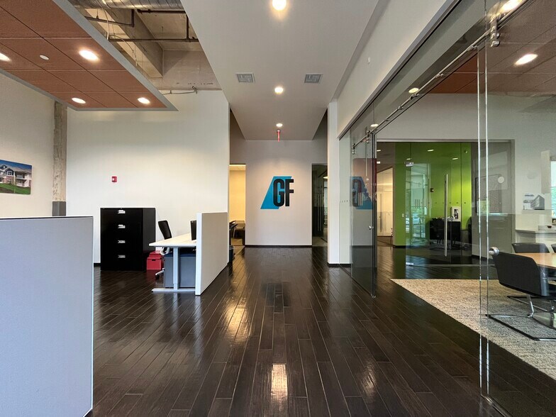 2459 Wilkinson Blvd, Charlotte, NC à louer - Photo de l’immeuble – Image 2 sur 49