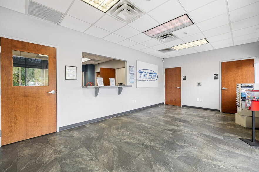 9707 Bachman Rd, Orlando, FL à louer - Photo de l’immeuble – Image 3 sur 22