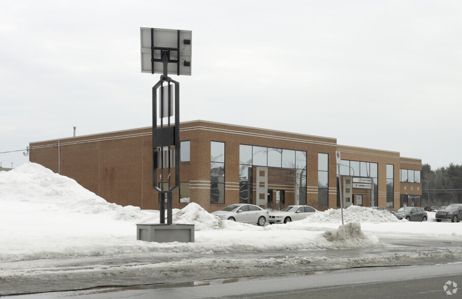 1060 Boul Michèle-Bohec, Blainville, QC à louer - Photo de l’immeuble – Image 2 sur 5