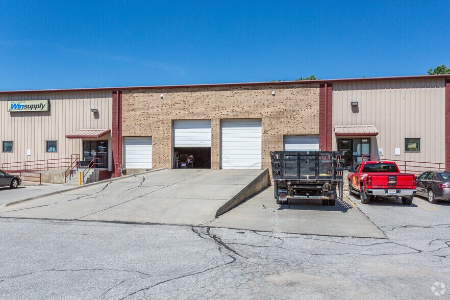 14021-14047 Industrial Rd, Omaha, NE à louer - Photo de l’immeuble – Image 2 sur 4