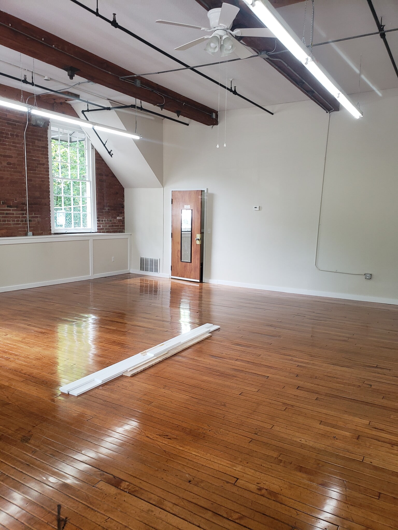 95 Mill St, Springfield, MA à louer Photo intérieure– Image 1 sur 4