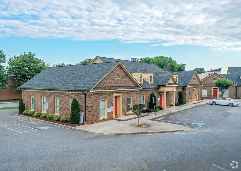 20721 Torrence Chapel Rd, Cornelius, NC à louer - Photo principale – Image 1 sur 10