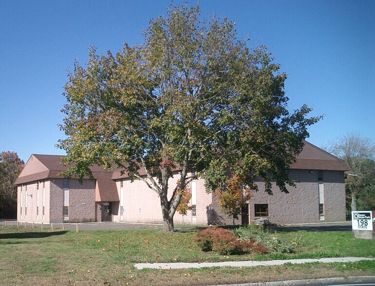 198 State St, North Haven, CT à louer - Photo de l’immeuble – Image 2 sur 3