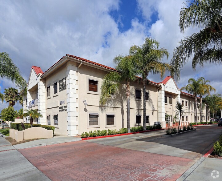 2011 W Chapman Ave, Orange, CA à vendre - Photo principale – Image 1 sur 5