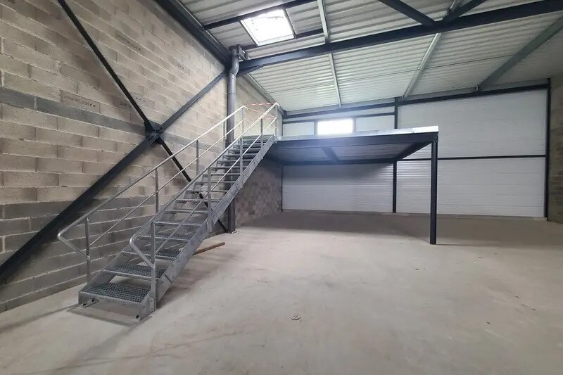 Local d’activités dans Béziers à louer - Photo de l’immeuble – Image 2 sur 4
