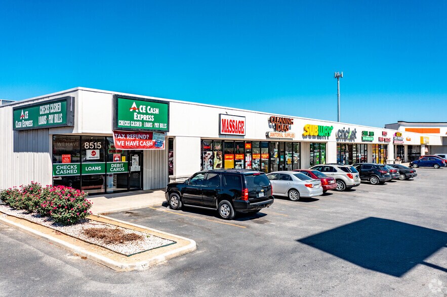 8515-8611 Perrin Beitel Rd, San Antonio, TX à louer - Photo de l’immeuble – Image 2 sur 17
