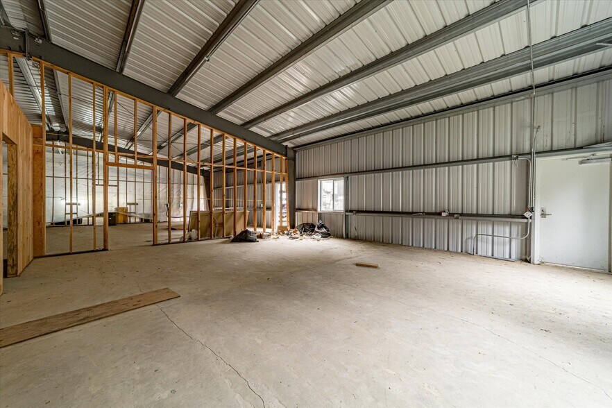 1560 Redwood Dr, Garberville, CA à vendre - Photo de l’immeuble – Image 3 sur 4