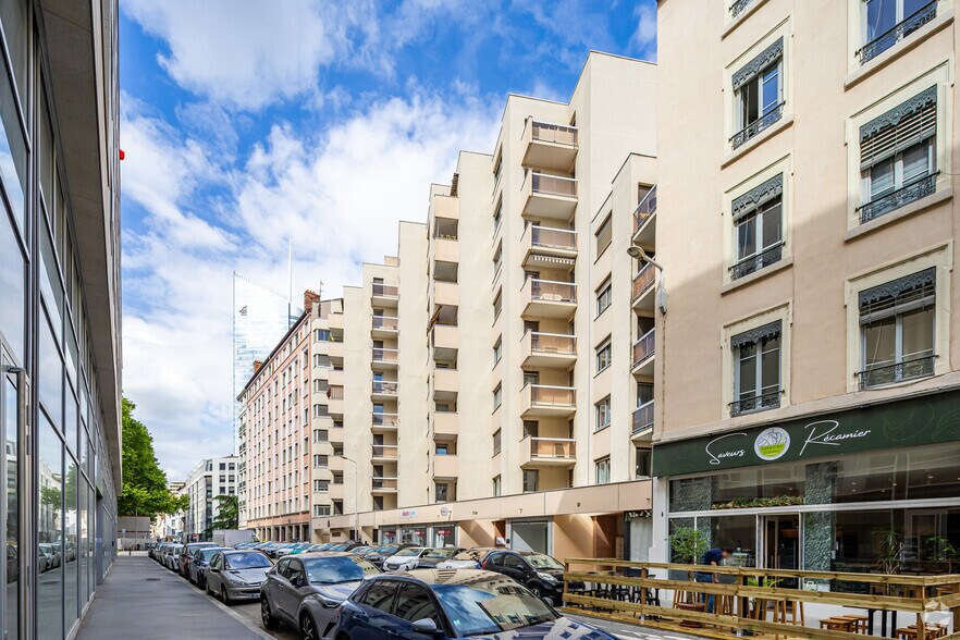 Immeuble residentiel dans Lyon à vendre - Photo principale – Image 1 sur 4