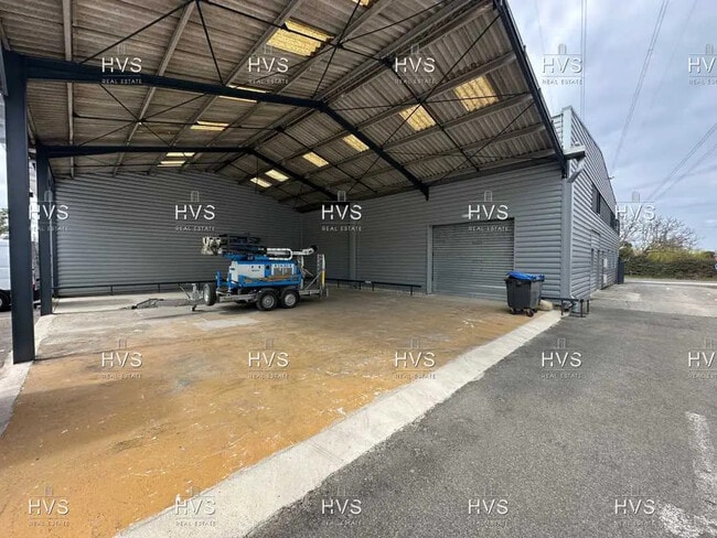 Plus de détails pour Local d'activités à louer