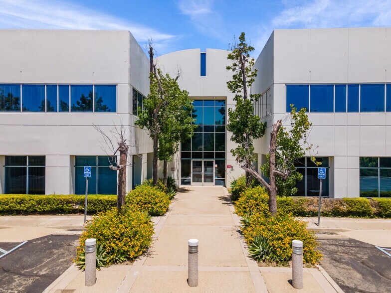 3333 S Diamond Canyon Rd, Diamond Bar, CA à louer - Photo de l’immeuble – Image 3 sur 23