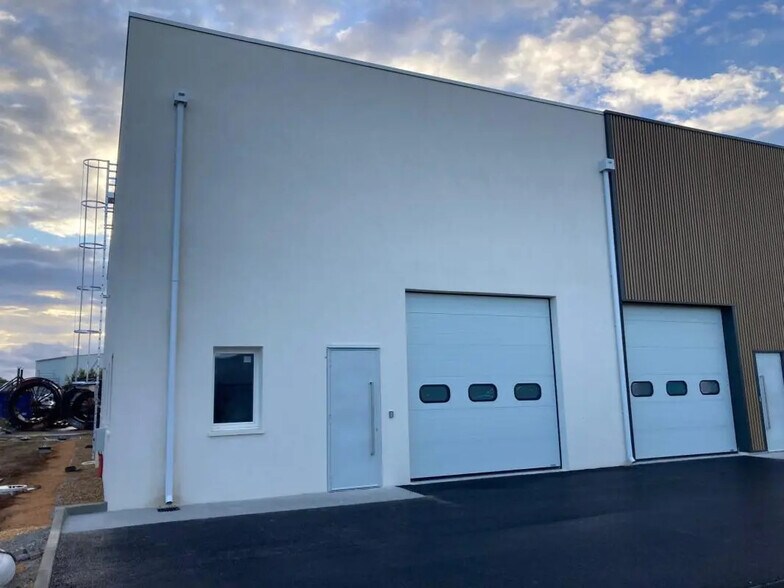 Industriel/Logistique dans Six-Fours-les-Plages à louer - Photo de l’immeuble – Image 3 sur 11