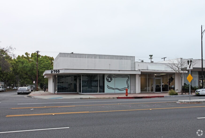 2700 W Burbank Blvd, Burbank, CA à louer - Photo de l’immeuble – Image 2 sur 3
