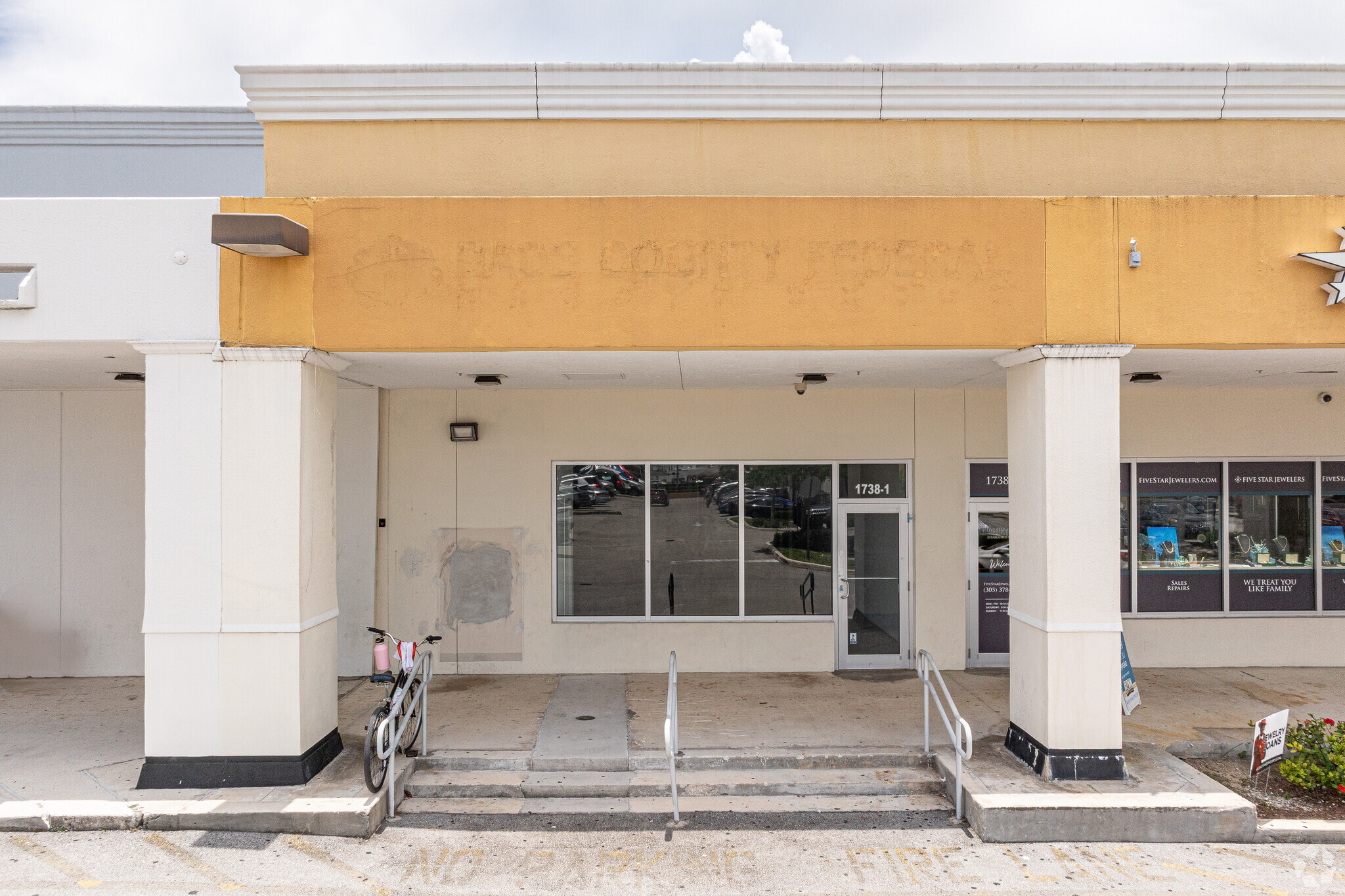 1700 W 49th St, Hialeah, FL à louer Photo de l’immeuble– Image 1 sur 14