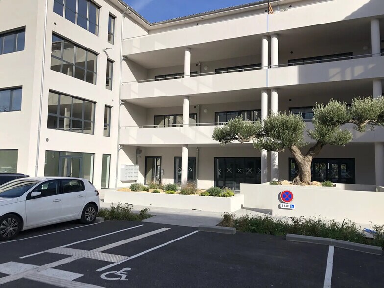 Bureau dans Aubagne à louer - Photo de l’immeuble – Image 2 sur 7