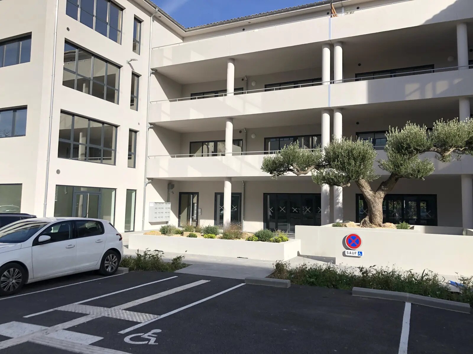 Bureau dans Aubagne à louer Photo principale– Image 1 sur 8