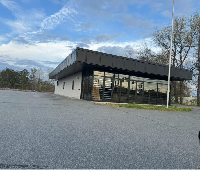 2517 S Main St, High Point, NC à louer - Photo de l’immeuble – Image 2 sur 13