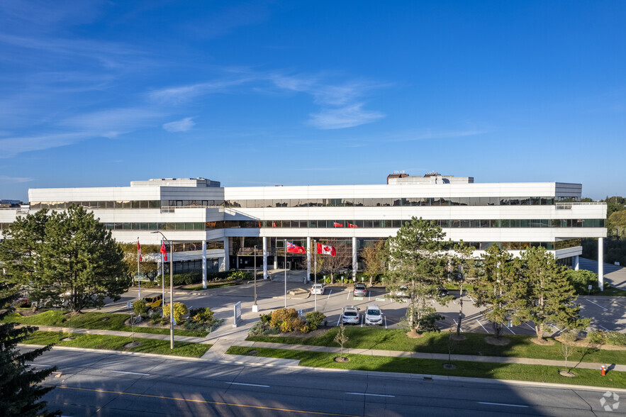 2233 Argentia Rd, Mississauga, ON à louer - Photo de l’immeuble – Image 2 sur 6