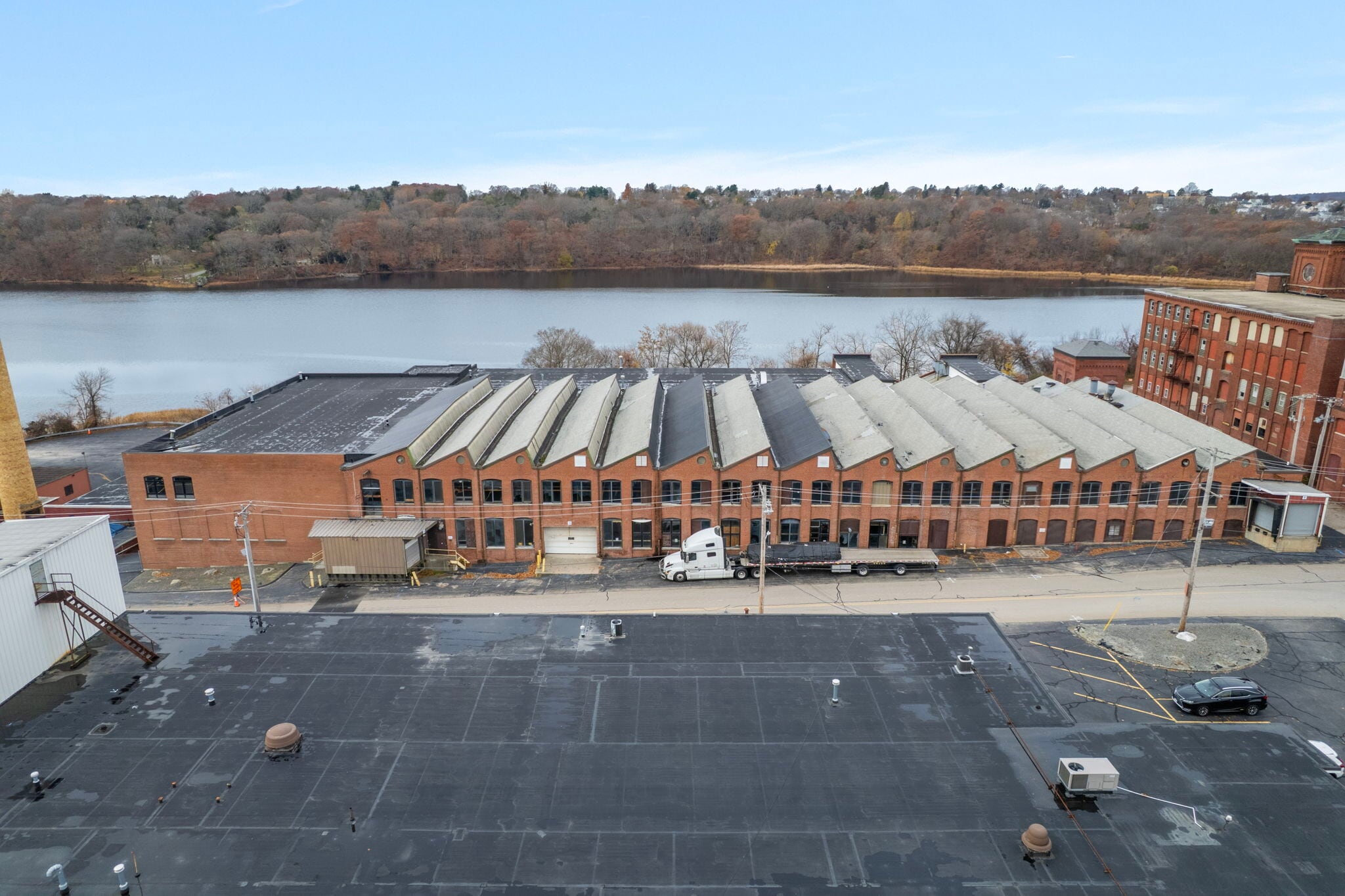 727 School St, Pawtucket, RI à louer Photo principale– Image 1 sur 29