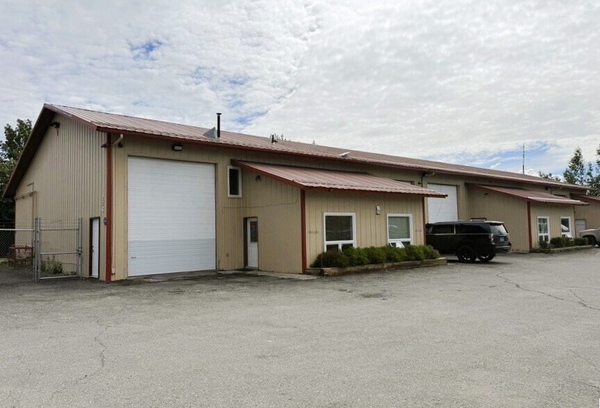 276 E Danna Ave, Wasilla, AK à vendre - Photo de l’immeuble – Image 1 sur 11