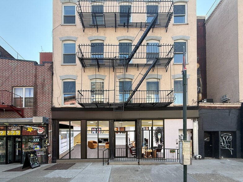 129-137 Johnson Ave, Brooklyn, NY à louer - Photo de l’immeuble – Image 2 sur 2