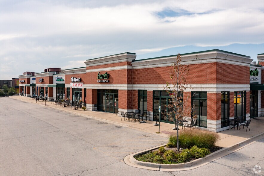 2770 S Highland Ave, Lombard, IL à louer - Photo de l’immeuble – Image 2 sur 4