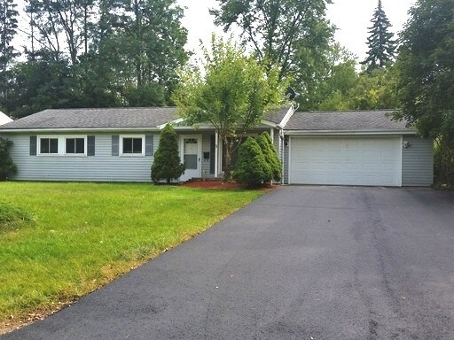 24525 Sherborne Rd, Bedford Heights, OH à vendre - Photo principale – Image 2 sur 6