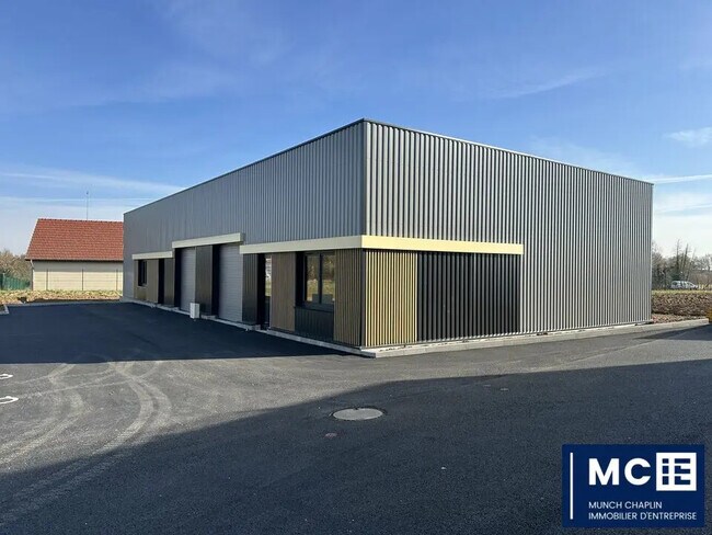 Plus de détails pour Local d'activités à louer