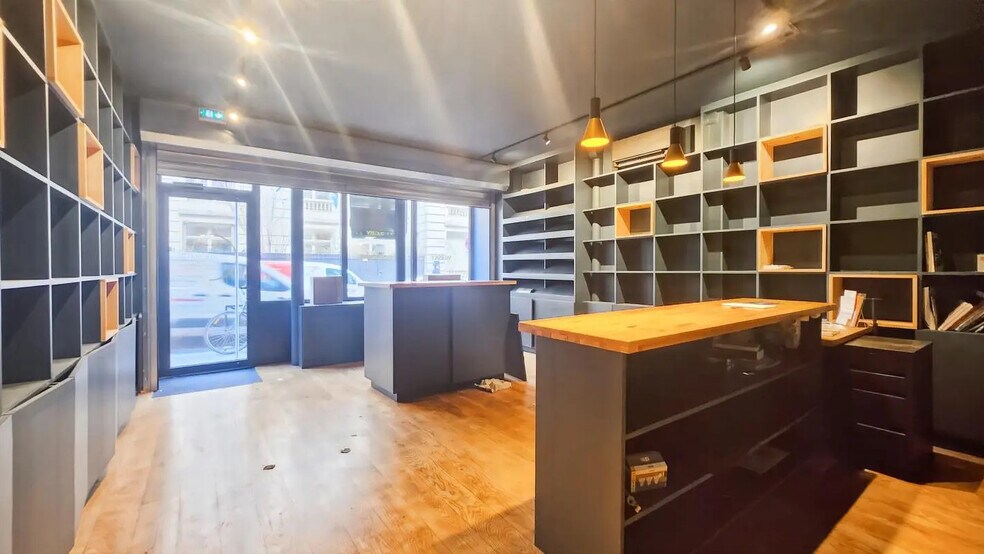 Local commercial dans Paris à louer - Photo de l’immeuble – Image 2 sur 7