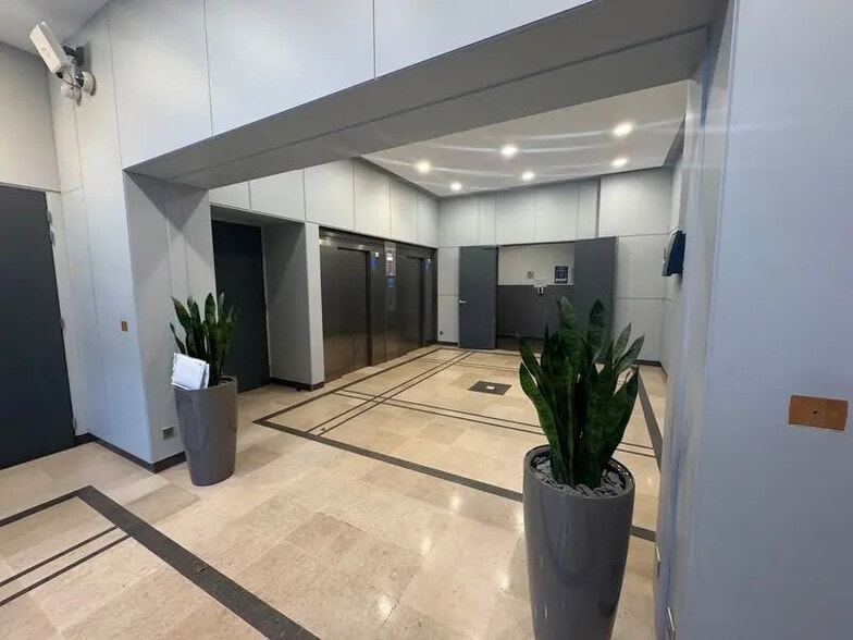 Rue Froidevaux, Paris à louer - Photo de l’immeuble – Image 3 sur 11