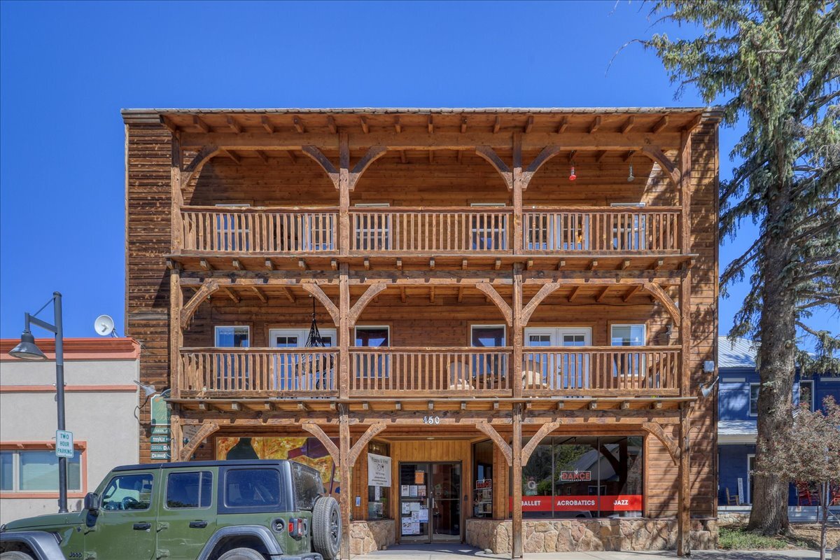 450 Lewis St, Pagosa Springs, CO à vendre Photo principale– Image 1 sur 14