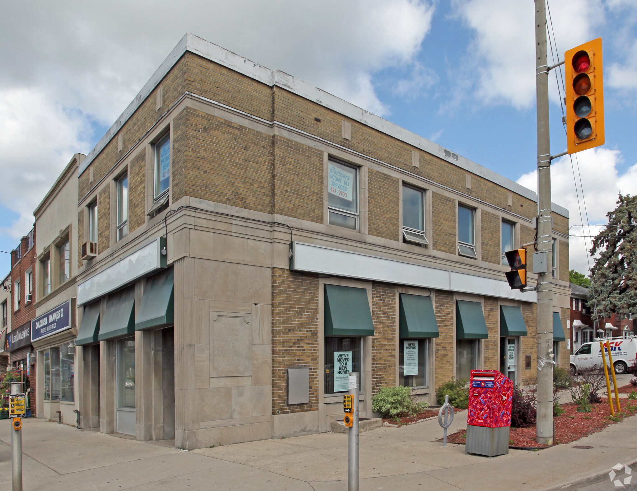 876 Eglinton Ave E, Toronto, ON à louer Photo principale– Image 1 sur 3