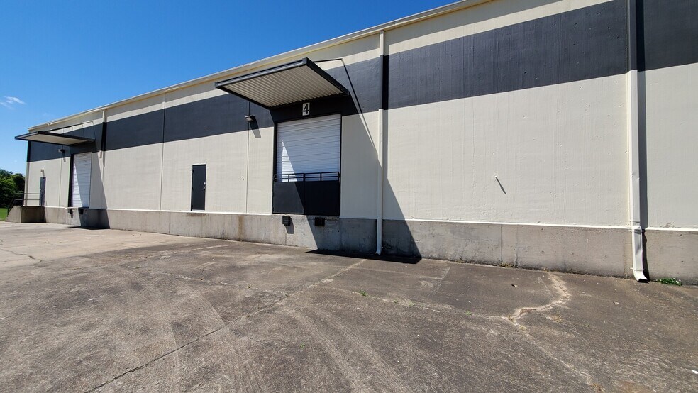 390 Commerce Park Dr, Jackson, MS à louer - Photo de l’immeuble – Image 2 sur 5