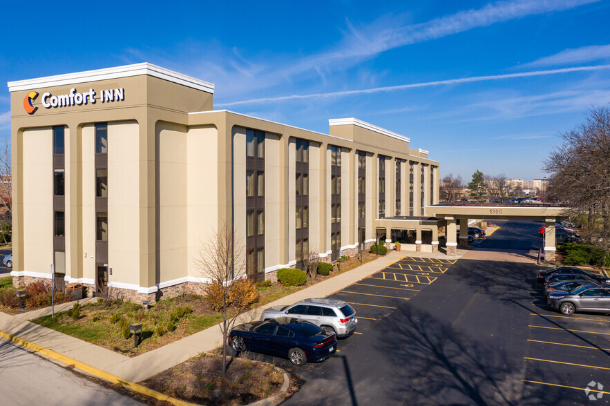 1300 E Higgins Rd, Schaumburg, IL à vendre - Photo principale – Image 1 sur 45