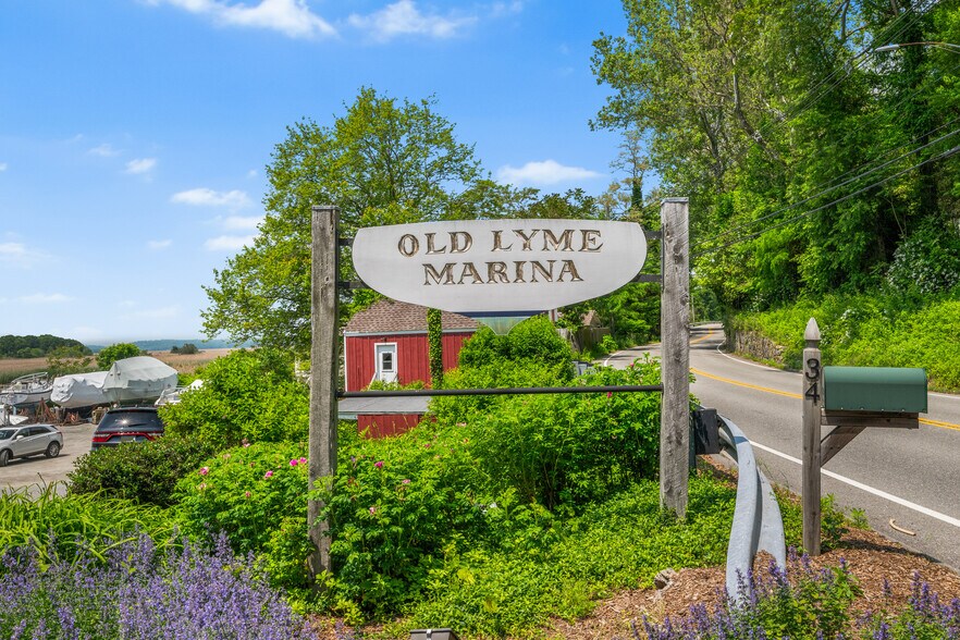 Old Lyme Marina portefeuille de 2 biens à vendre sur LoopNet.fr - Photo de l’immeuble – Image 2 sur 12